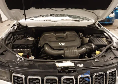 2014 Jeep Grand Cherokee Overland z USA, uszkodzony, nr VIN 1C4RJFCG4EC266238